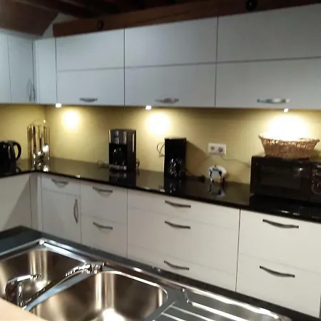 Ferme Hurlet * ستافيلوت